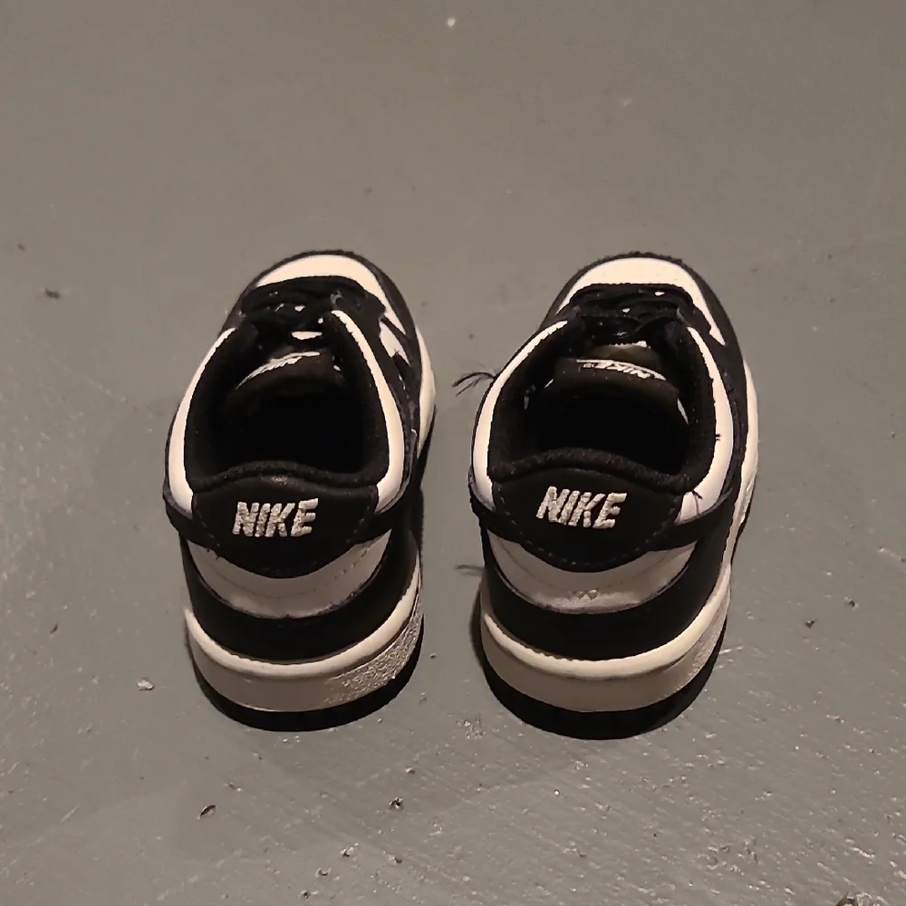 Nike Kids Black and White Sneakers - Picture 4 of 7